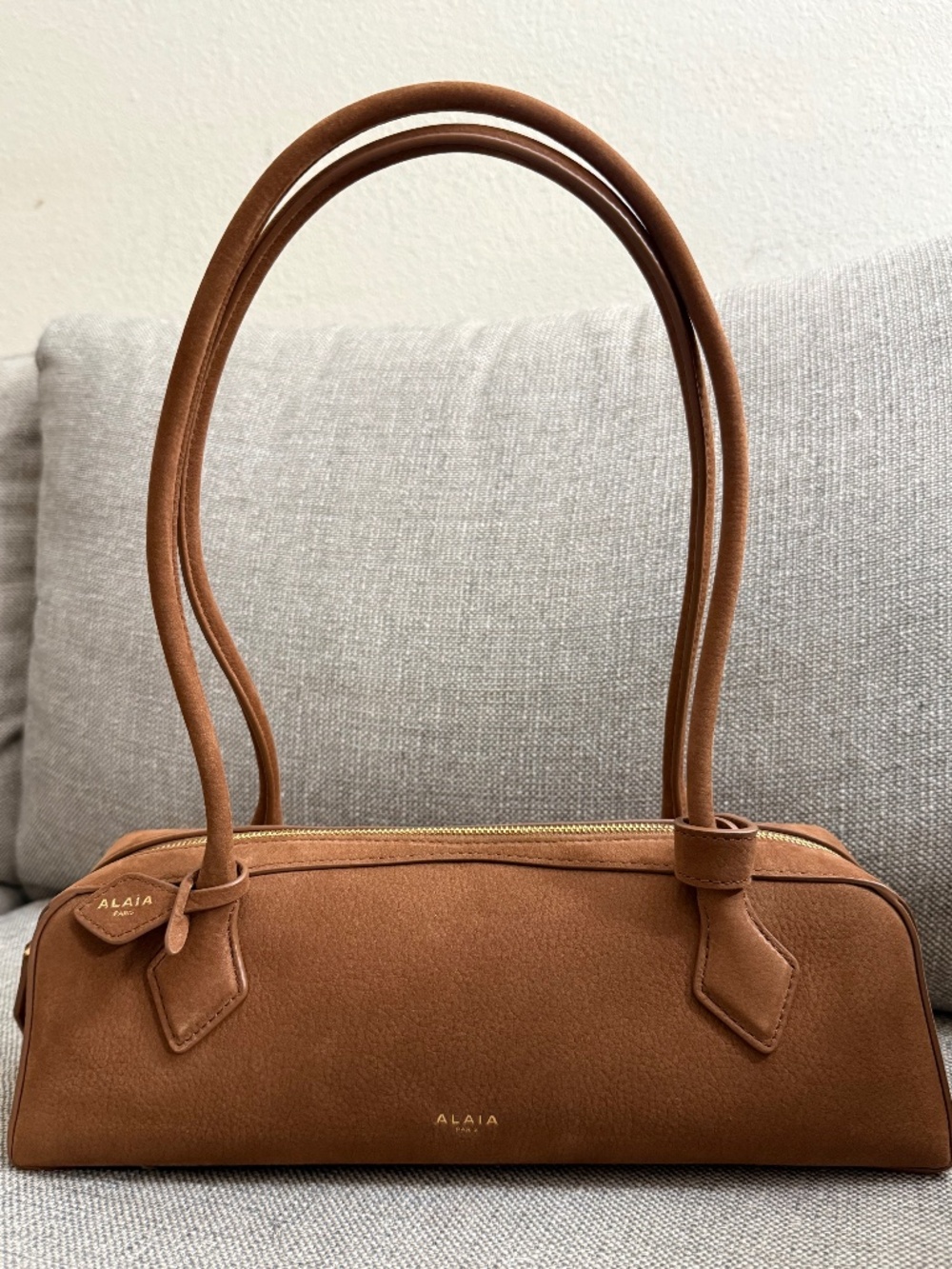 Alaia Le Teckel medium nubuck shoulder bag-brown - Picture 2 of 5